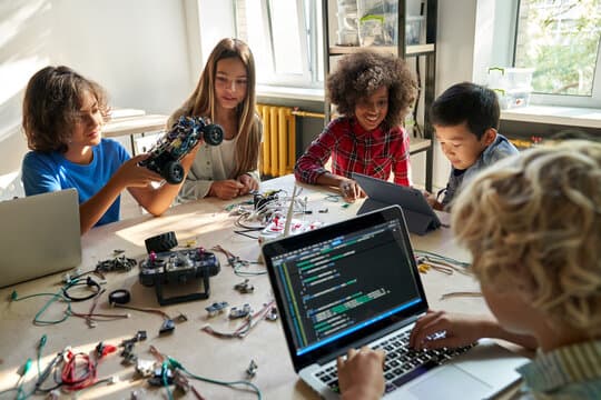 Kids building and learning at THE CENTER